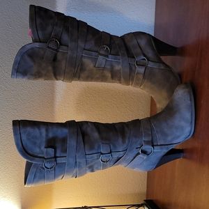 Heeled boots